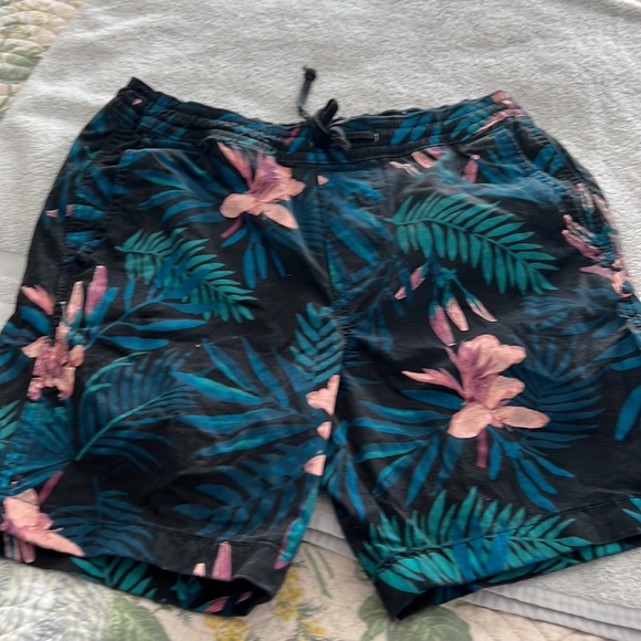 Mens Hollister “Hawaiian Jogger Shorts, mens size S - Picture 11 of 11
